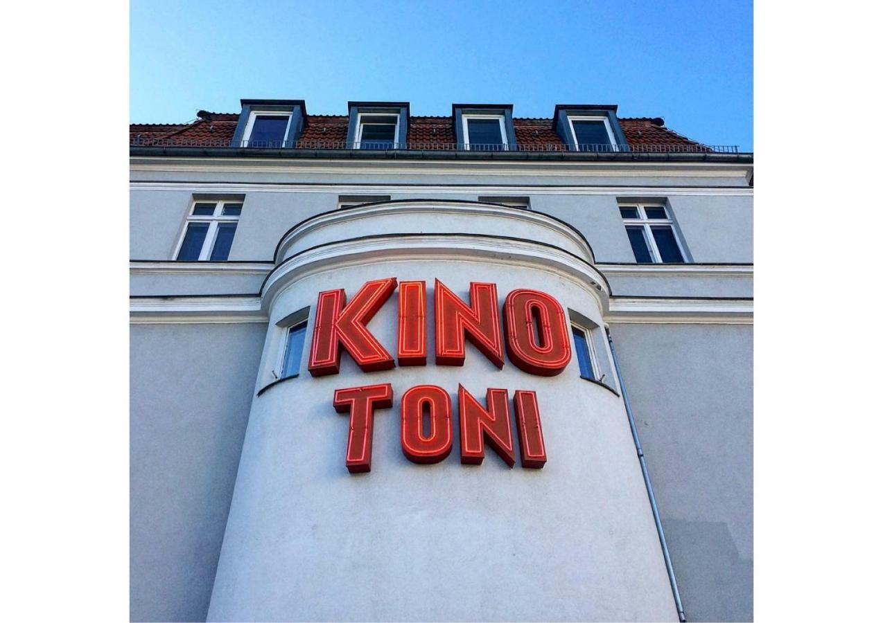 Appartement Ueber Dem Kino Toni Berlin Exterior photo