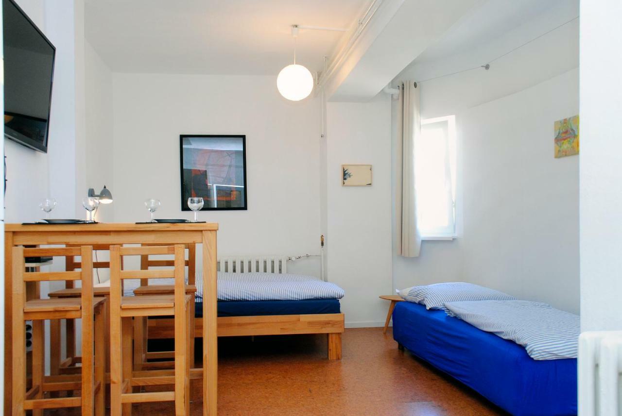Appartement Ueber Dem Kino Toni Berlin Exterior photo